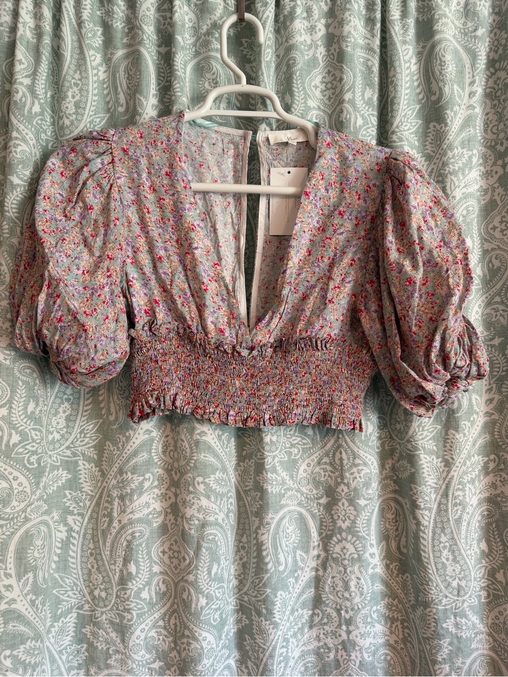 Floral Puff-Sleeve Smocked Crop Top in Lavender Pink